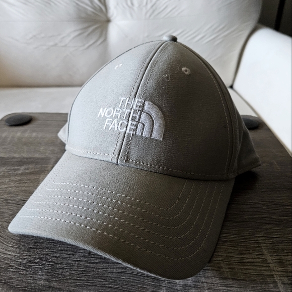 The North Face Classic Gray Hat - Picture 1 of 5